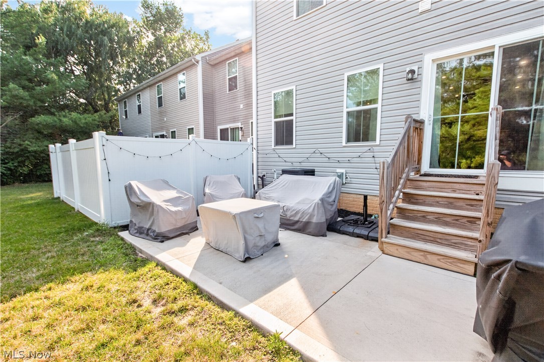 1195 Meadow Run Copley OH 44321