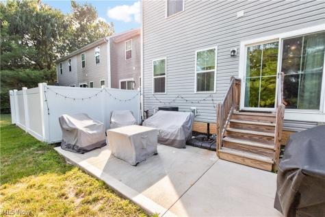 1195 Meadow Run Copley OH 44321
