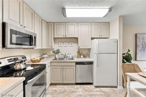 547 Center Avenue Cuyahoga Falls OH 44221
