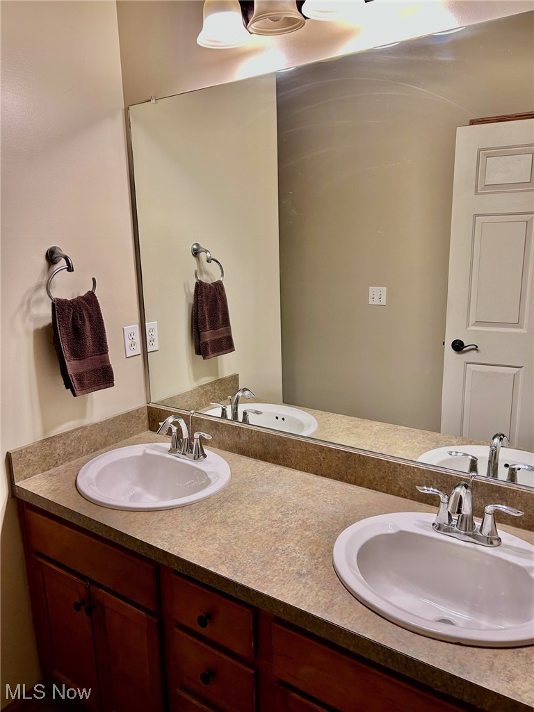 294 Lakewick Lane Willowick OH 44095