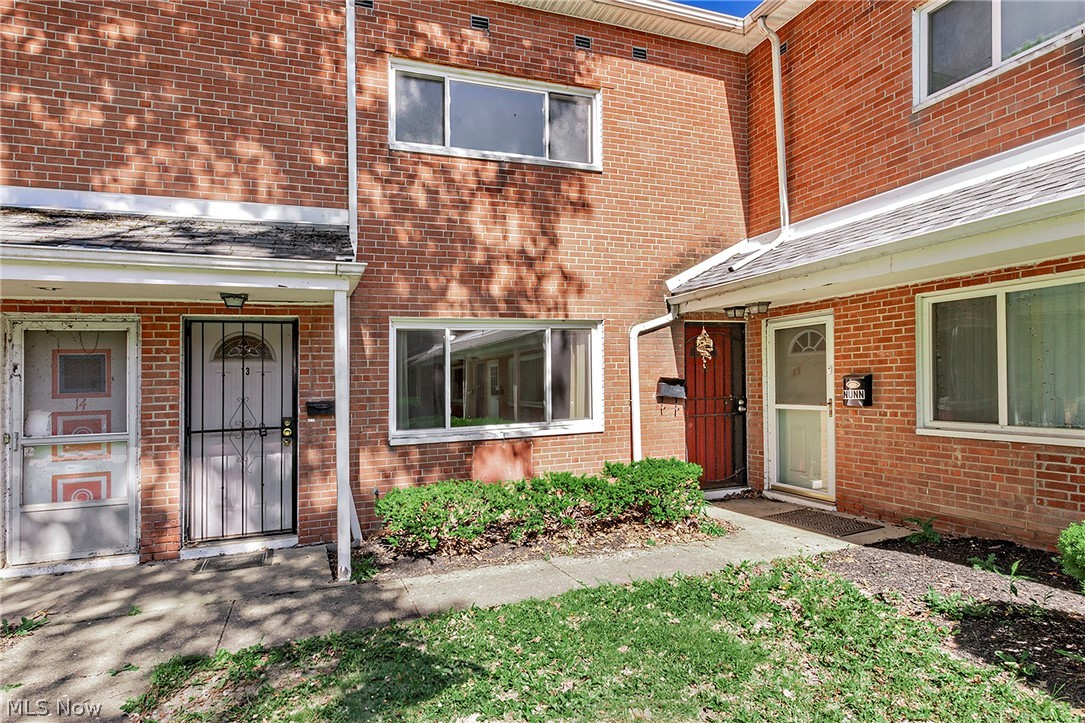 23673 Banbury Circle Warrensville Heights OH 44128