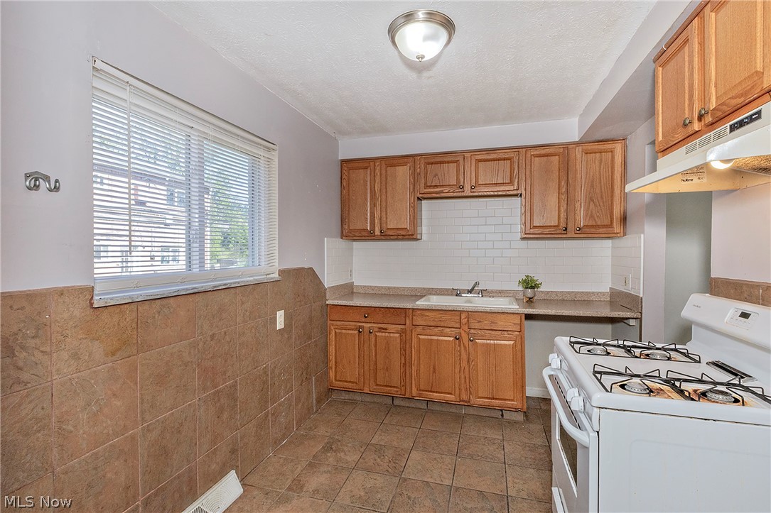 23673 Banbury Circle Warrensville Heights OH 44128