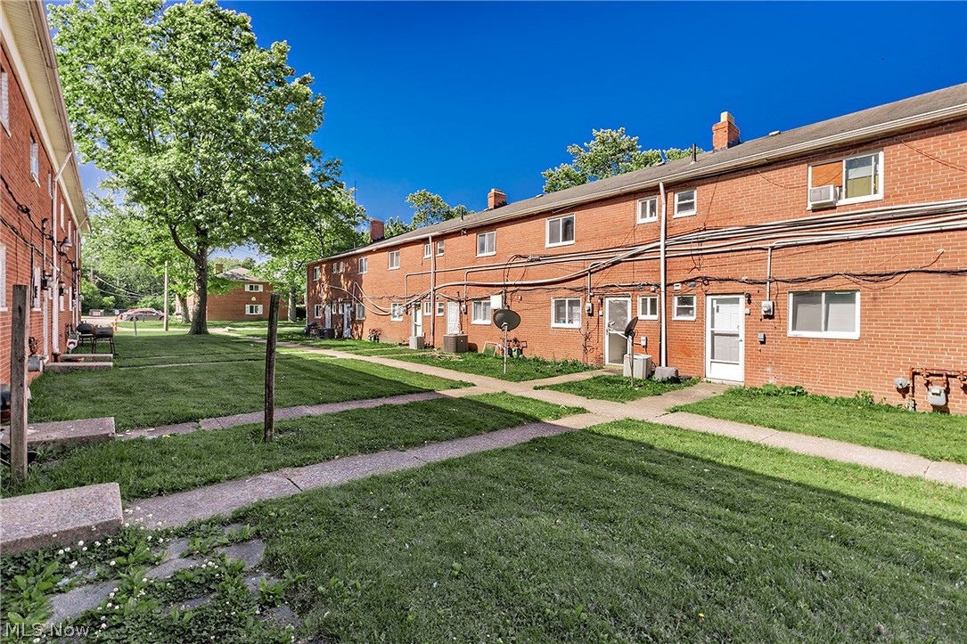 23673 Banbury Circle Warrensville Heights OH 44128