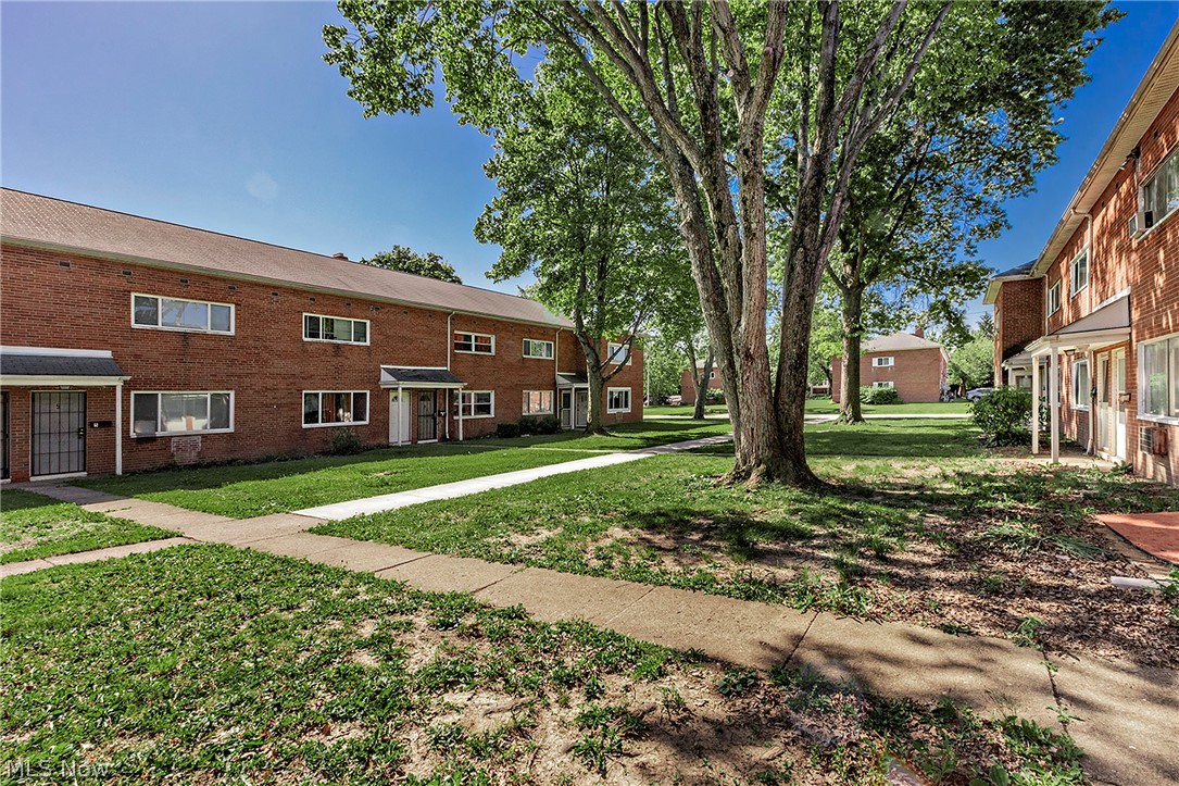 23673 Banbury Circle Warrensville Heights OH 44128