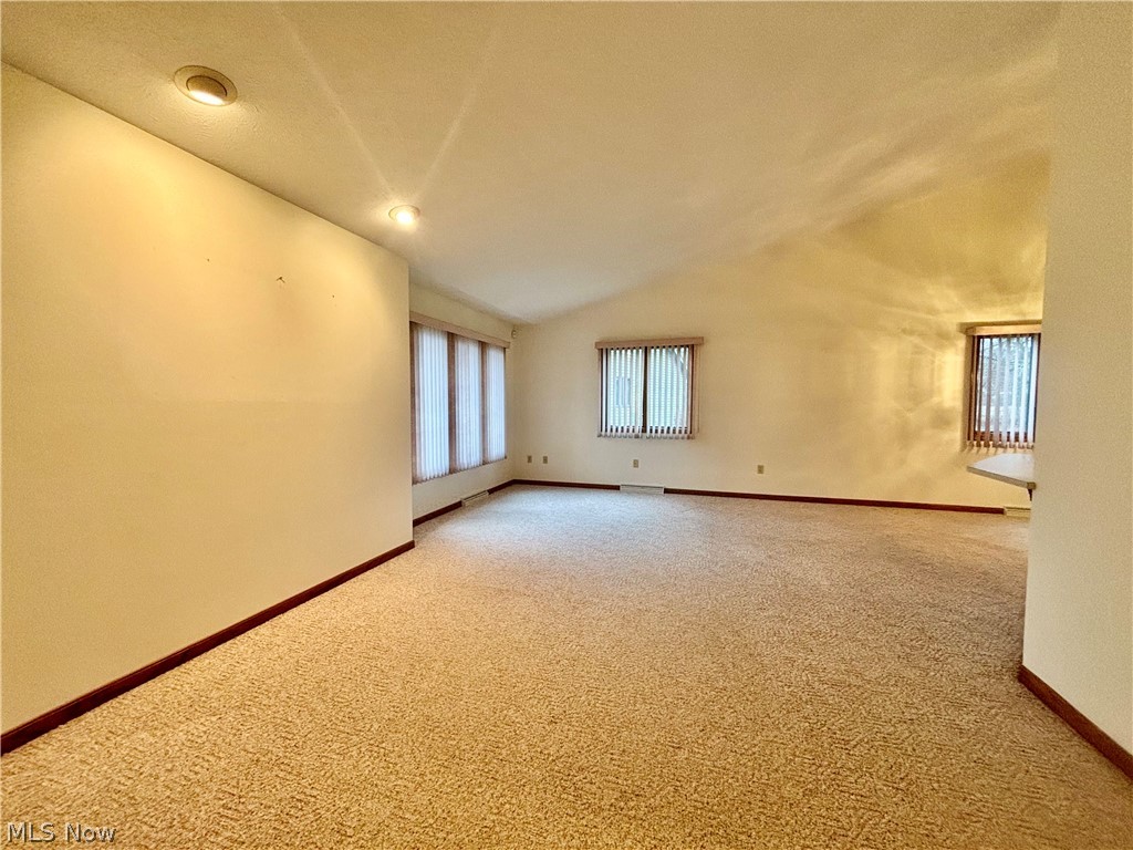 4175 Fawn Trail NE Warren OH 44483