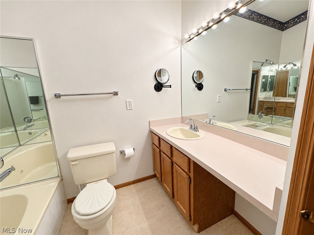 3831 NE Northwoods Court NE Warren OH 44483