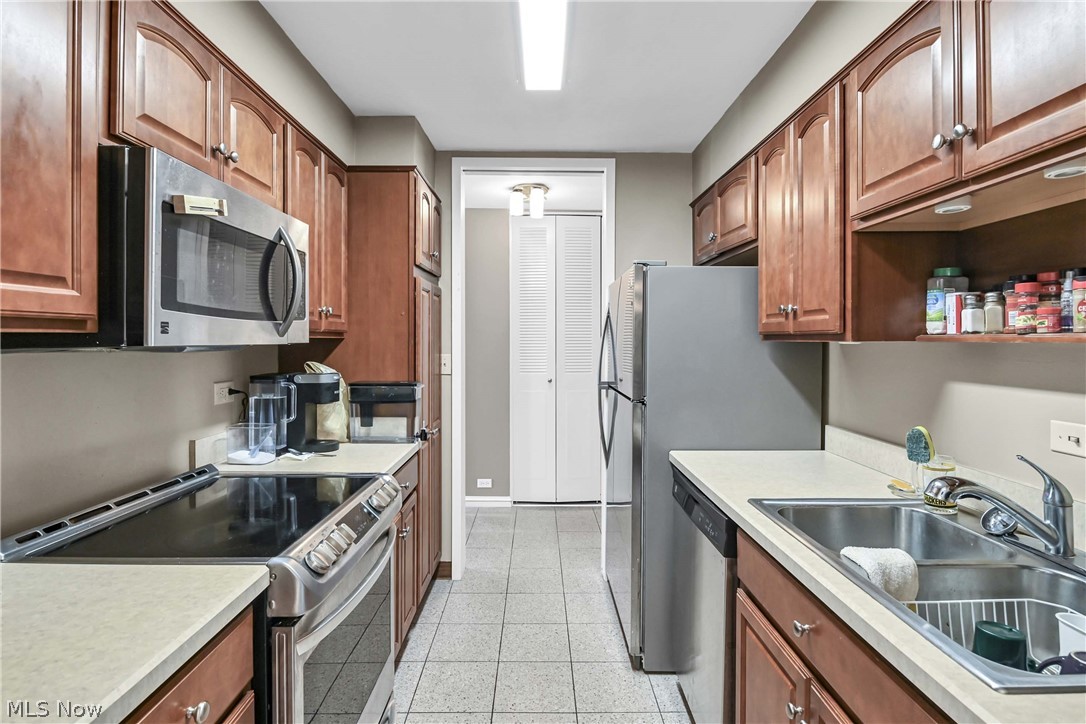 12700 Lake Avenue Lakewood OH 44107