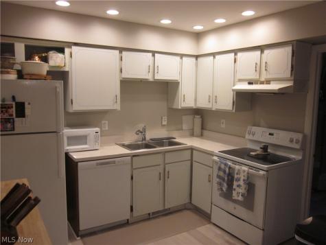 19704 Lorain Road Fairview Park OH 44126