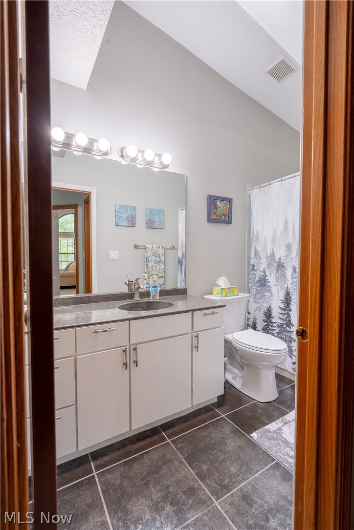 1233 Red Tail Hawk Drive Boardman OH 44512