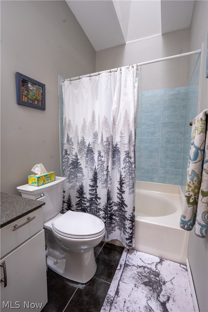1233 Red Tail Hawk Drive Boardman OH 44512