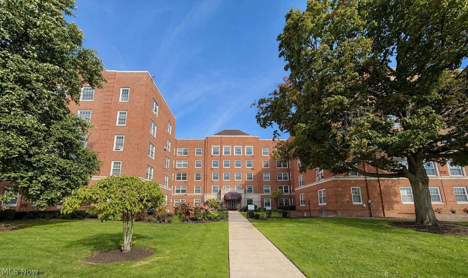 Shaker Heights OH, 19101 Van Aken Boulevard, Unit 219