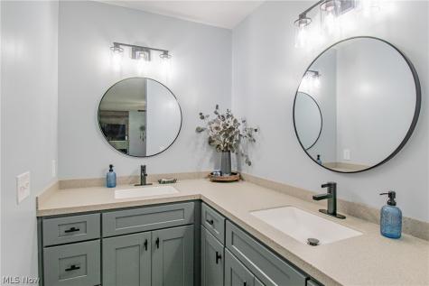 2440 Port Charles Drive Stow OH 44224