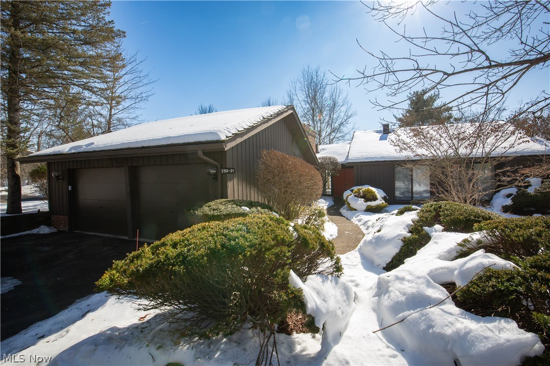 290-21 Hawthorne Drive Aurora OH 44202