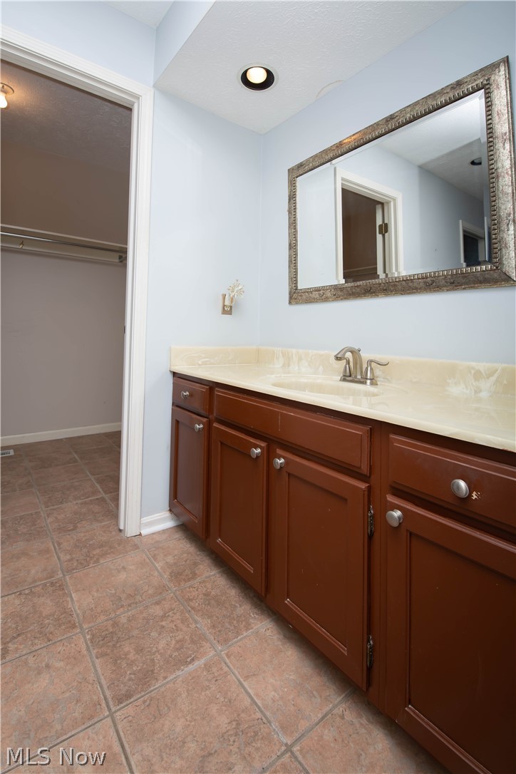 290-21 Hawthorne Drive Aurora OH 44202