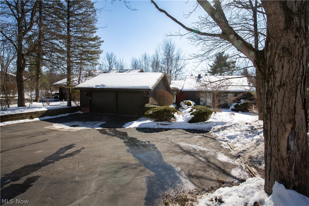 290-21 Hawthorne Drive Aurora OH 44202