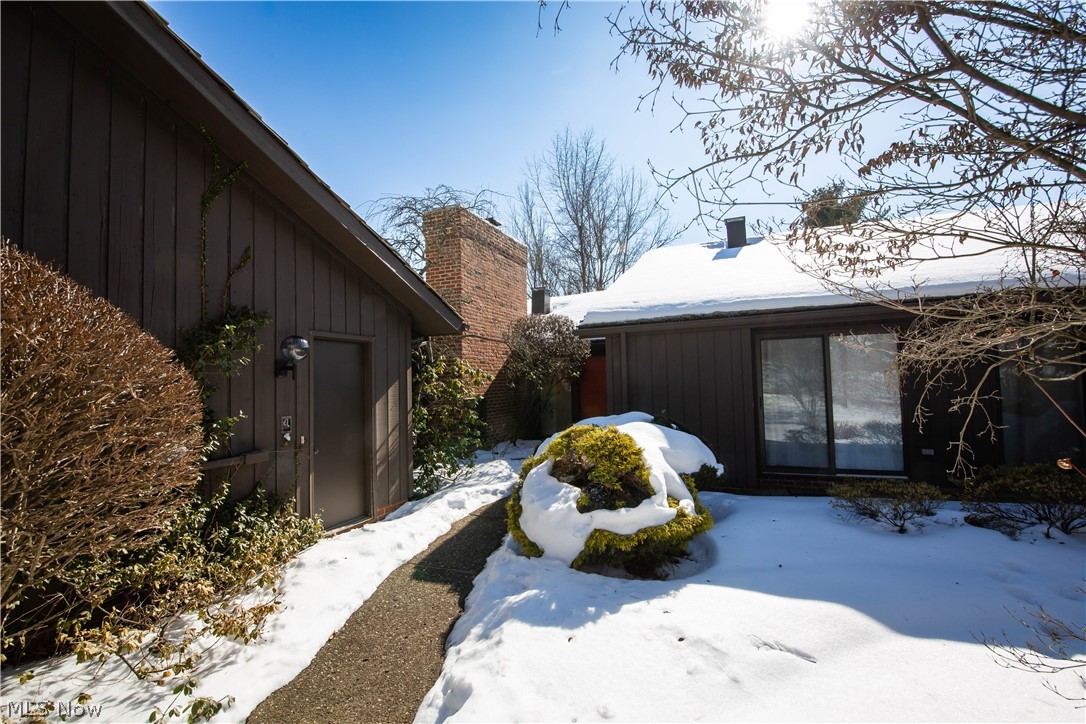 290-21 Hawthorne Drive Aurora OH 44202
