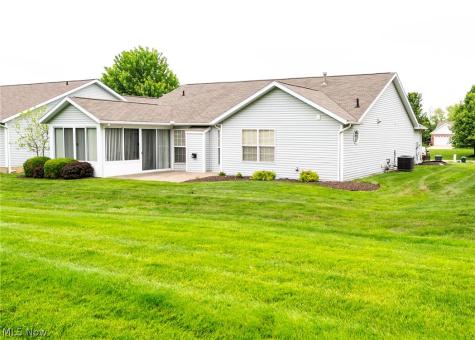 316 Brookpoint Street NW North Canton OH 44720