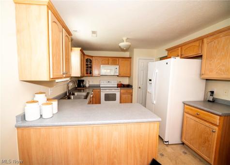 316 Brookpoint Street NW North Canton OH 44720