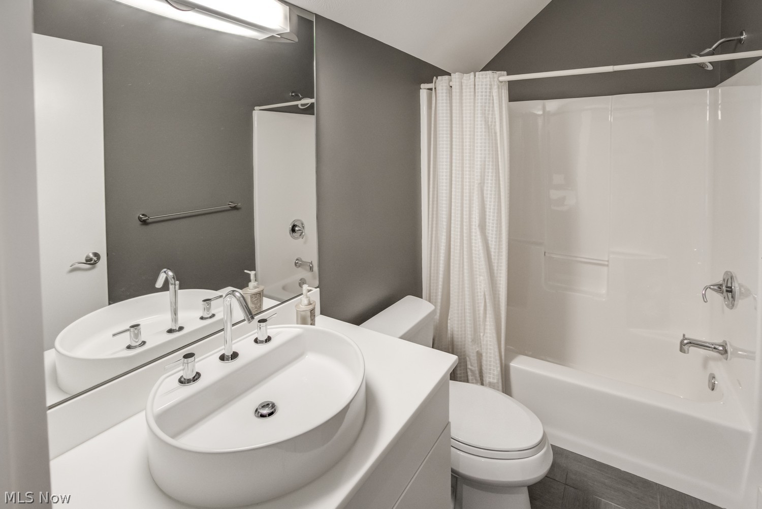 462 Equestra N Aurora OH 44202
