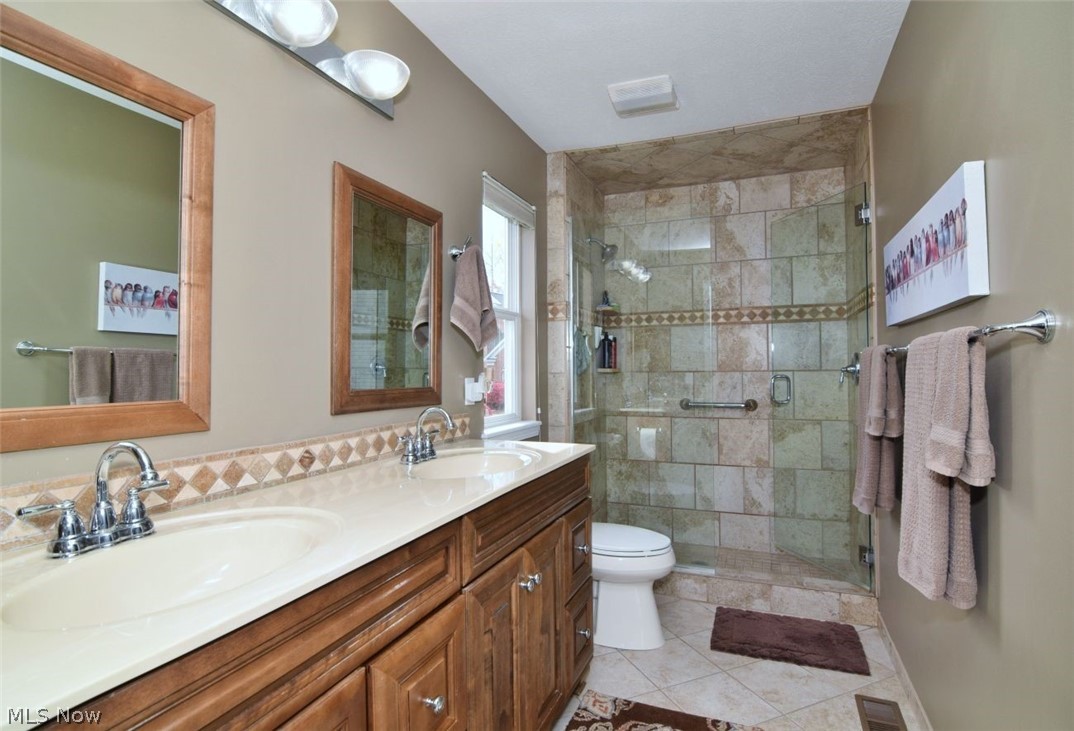 524 Covington Lane Chagrin Falls OH 44023