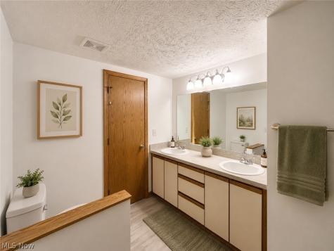 2193 Pinebrook Trail Cuyahoga Falls OH 44223