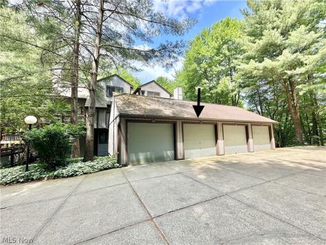 2193 Pinebrook Trail Cuyahoga Falls OH 44223