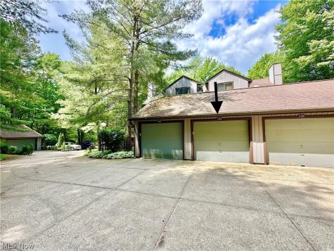 2193 Pinebrook Trail Cuyahoga Falls OH 44223