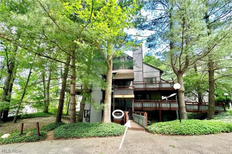 2193 Pinebrook Trail Cuyahoga Falls OH 44223