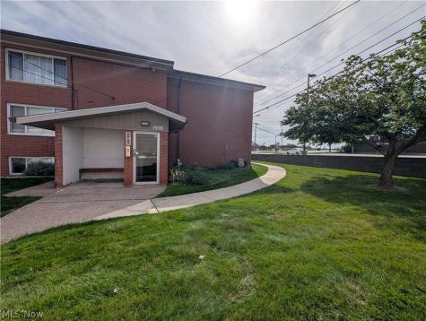 21801 River Oaks Drive Rocky River OH 44116
