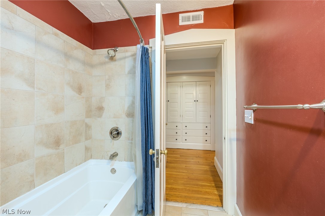 2472 Overlook Road Cleveland Heights OH 44106