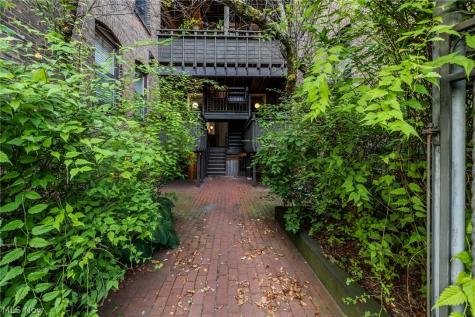 2472 Overlook Road Cleveland Heights OH 44106