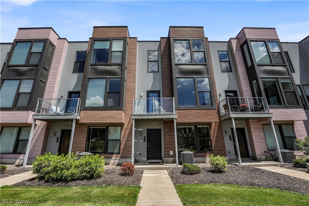1208 W 73rd Place Cleveland OH 44102