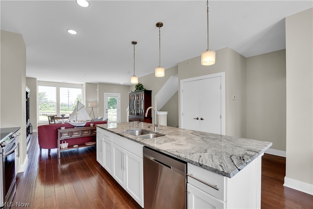 1208 W 73rd Place Cleveland OH 44102