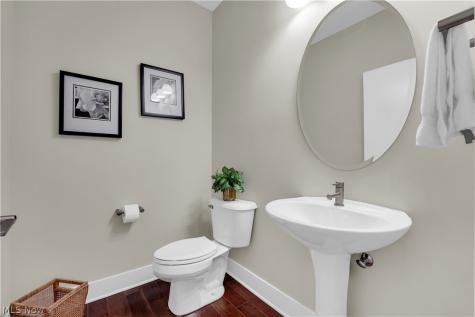 1208 W 73rd Place Cleveland OH 44102