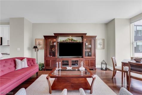 1208 W 73rd Place Cleveland OH 44102