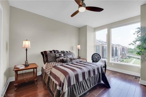 1208 W 73rd Place Cleveland OH 44102