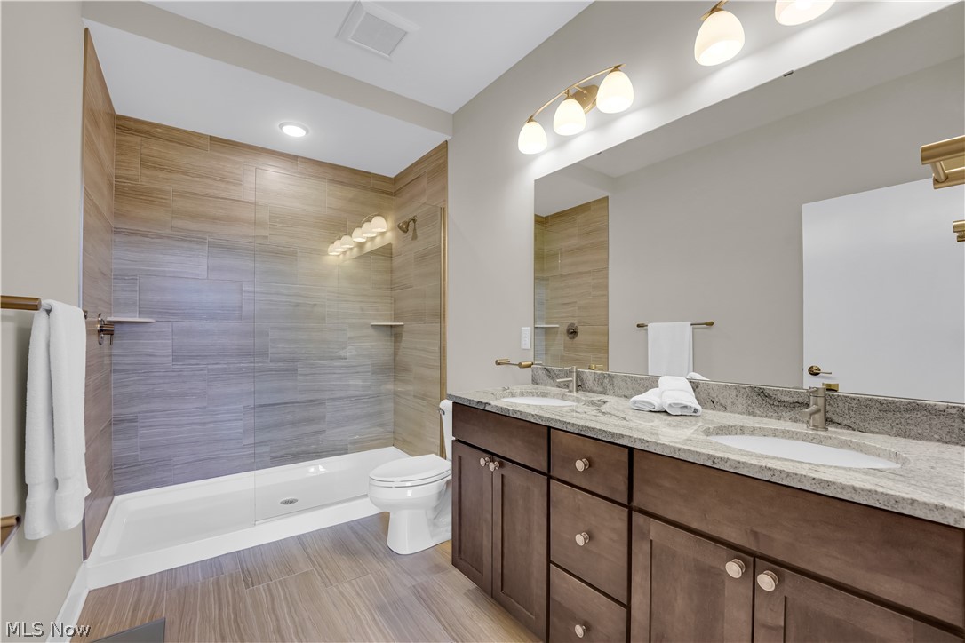 1208 W 73rd Place Cleveland OH 44102