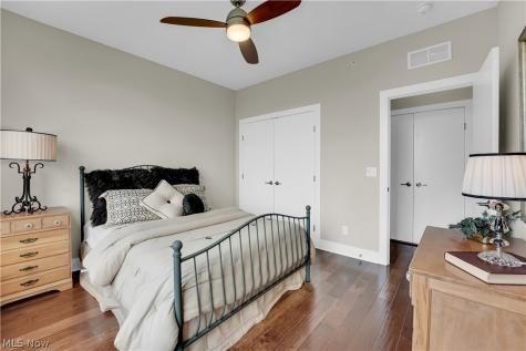 1208 W 73rd Place Cleveland OH 44102