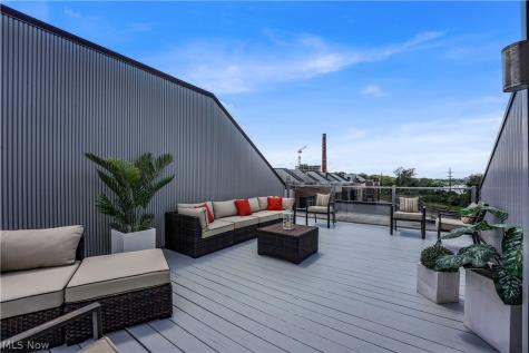 1208 W 73rd Place Cleveland OH 44102