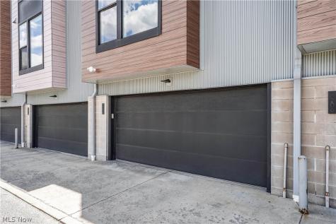 1208 W 73rd Place Cleveland OH 44102