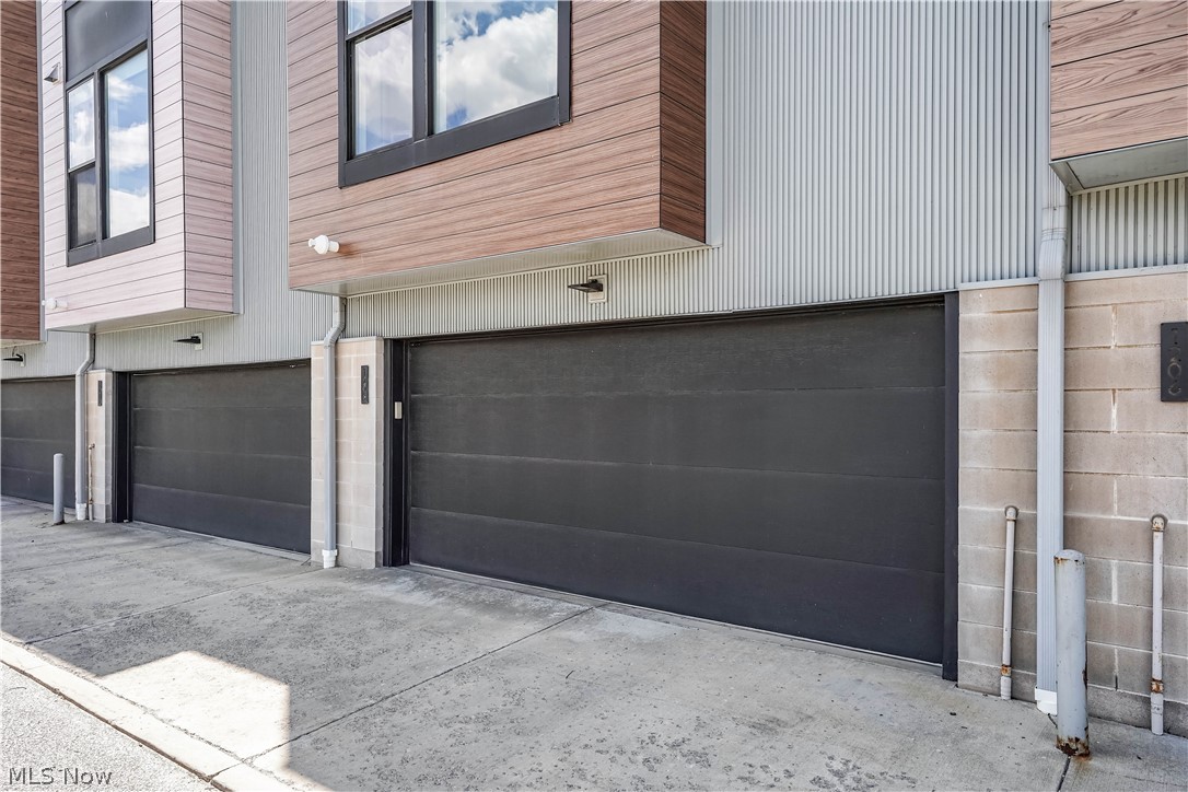 1208 W 73rd Place Cleveland OH 44102