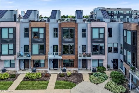 1208 W 73rd Place Cleveland OH 44102