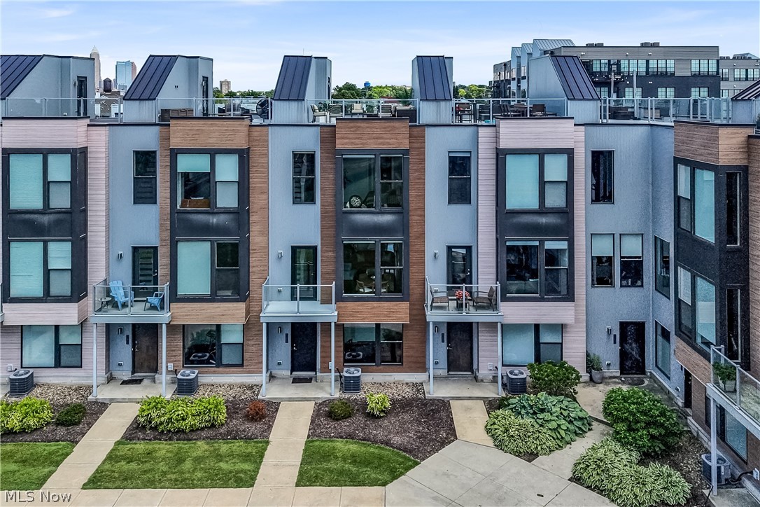 1208 W 73rd Place Cleveland OH 44102