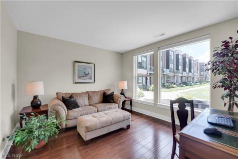 1208 W 73rd Place Cleveland OH 44102