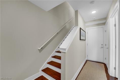 1208 W 73rd Place Cleveland OH 44102