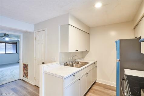 1609 Treetop Trail Akron OH 44313