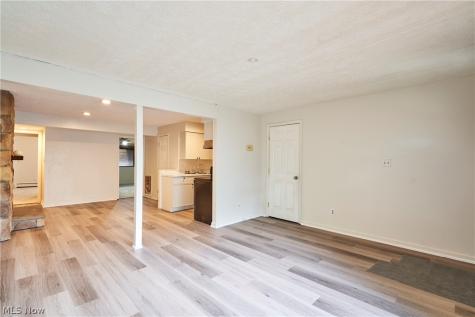 1609 Treetop Trail Akron OH 44313