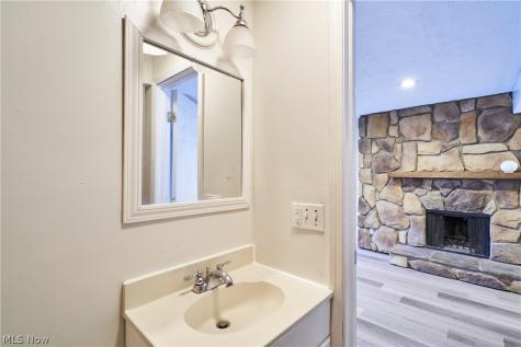 1609 Treetop Trail Akron OH 44313