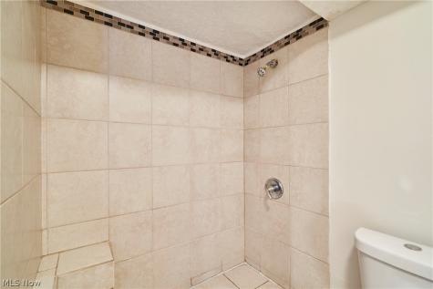 1609 Treetop Trail Akron OH 44313