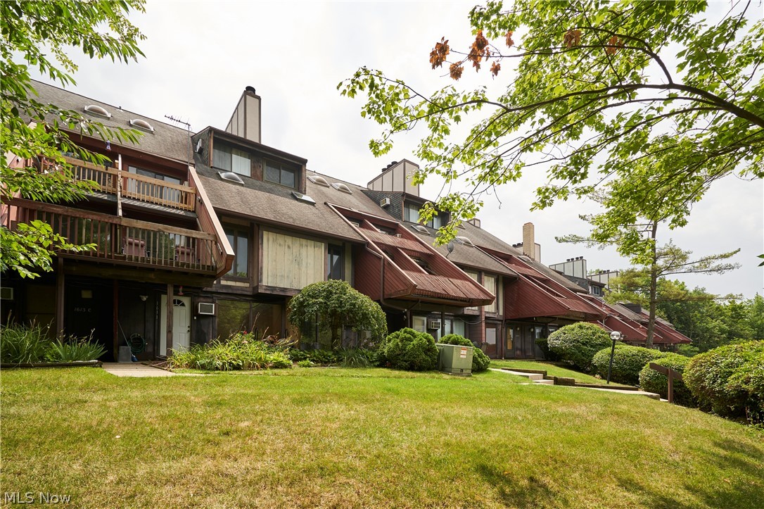 1609 Treetop Trail Akron OH 44313